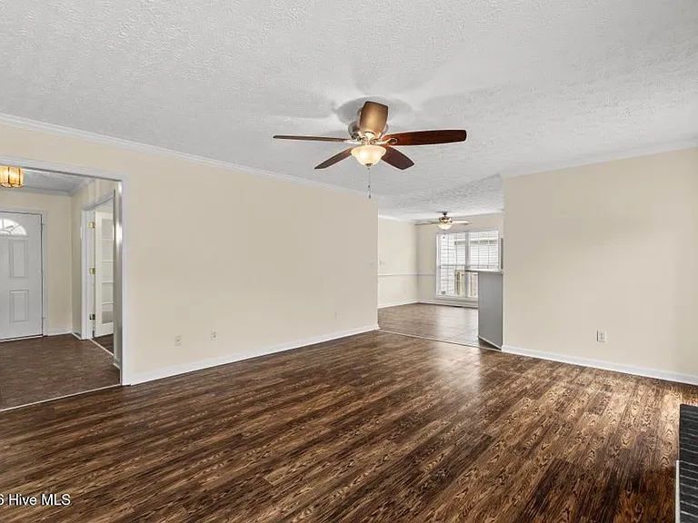 103 Richmond Dr — Photo 14
