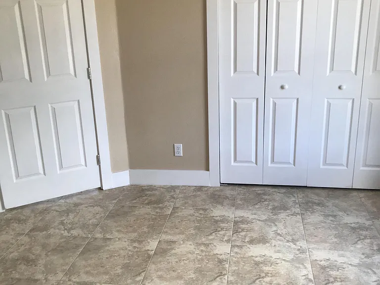 1118 Eisenhower Blvd — Photo 7
