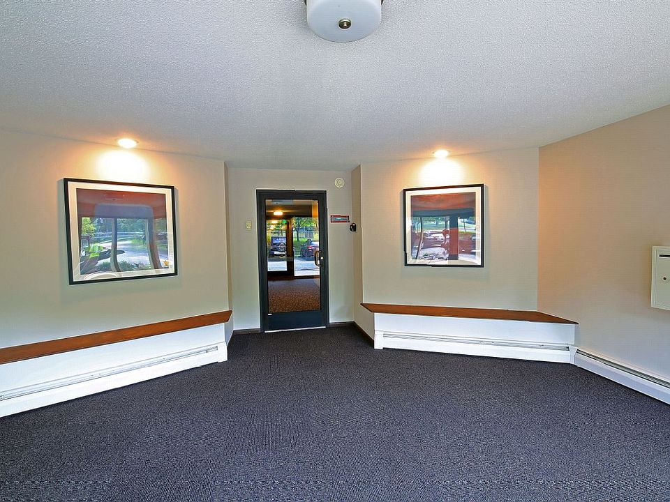 2nd image of 5220 Interlachen Blvd #16