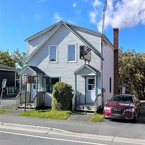 198 Victoria — Photo 2