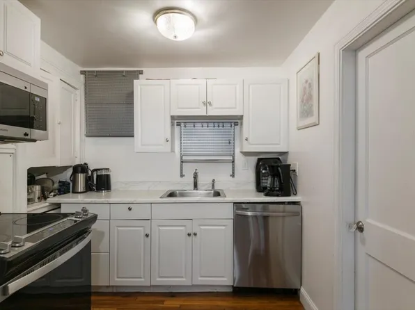 20 Claflin Rd #1A, Brookline, MA 02445