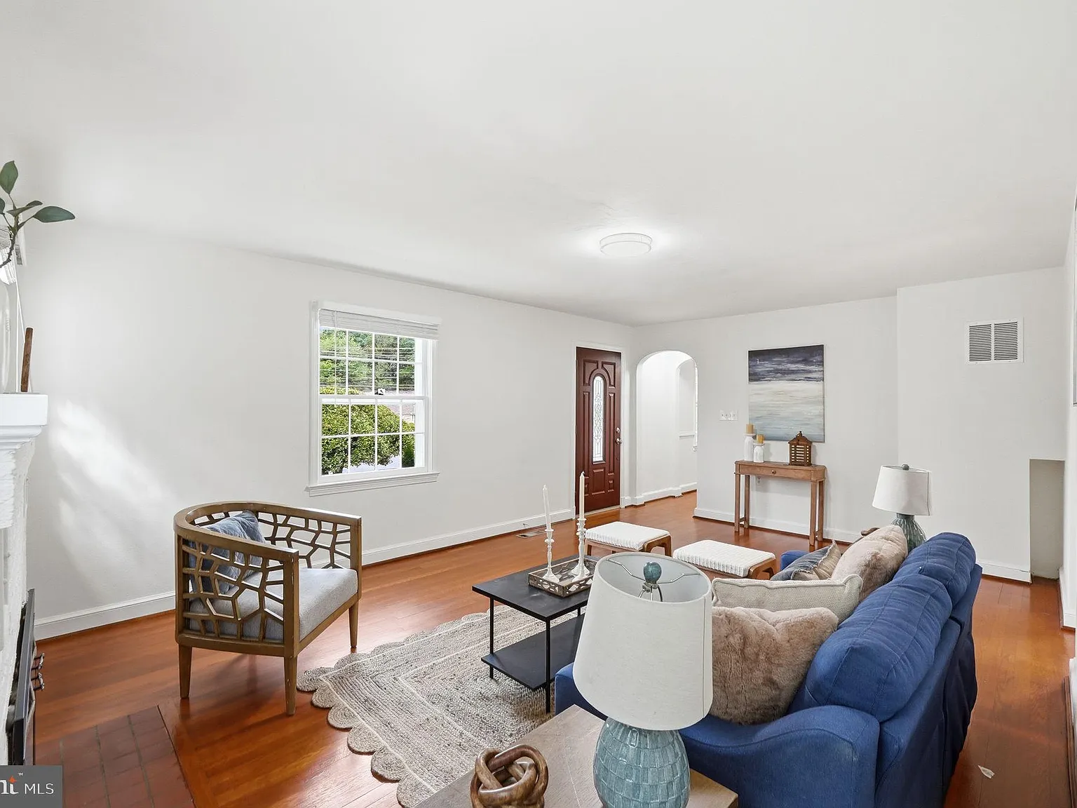 4 bed, 3.0 bath, 2700 sqft, $3,500 — Photo 4