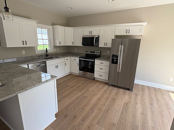 3rd image of 301 Gray St