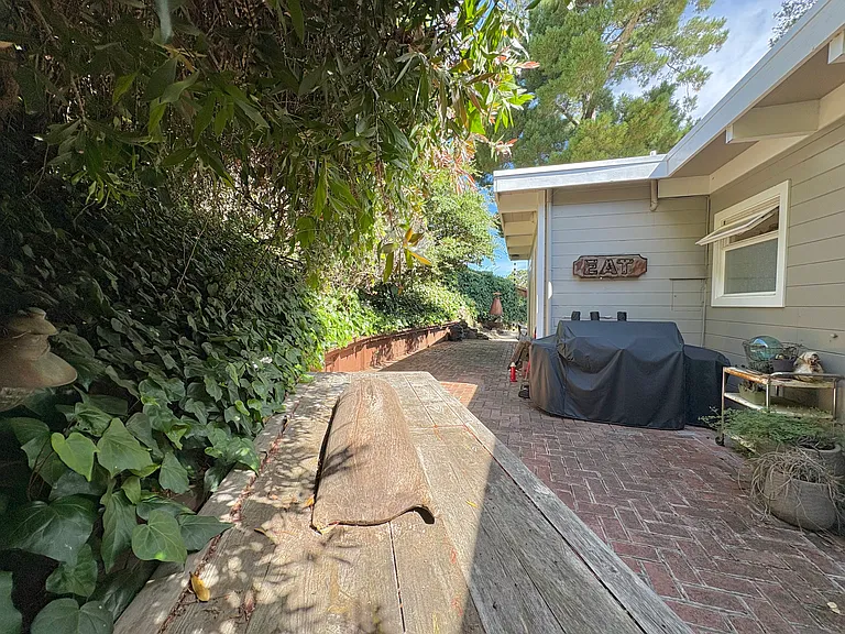202 Princeton Ave — Photo 24