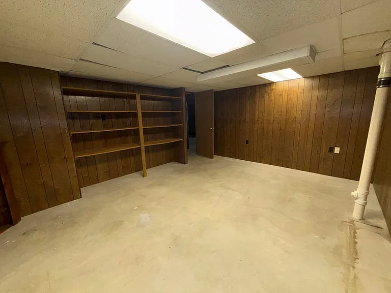 741 Woods Ct — Photo 23