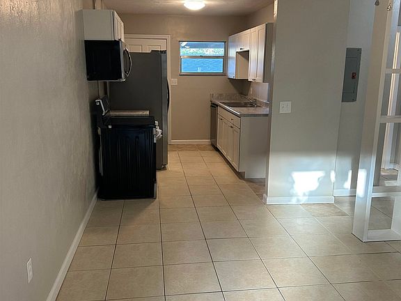 4th image of 1518 Arizona St