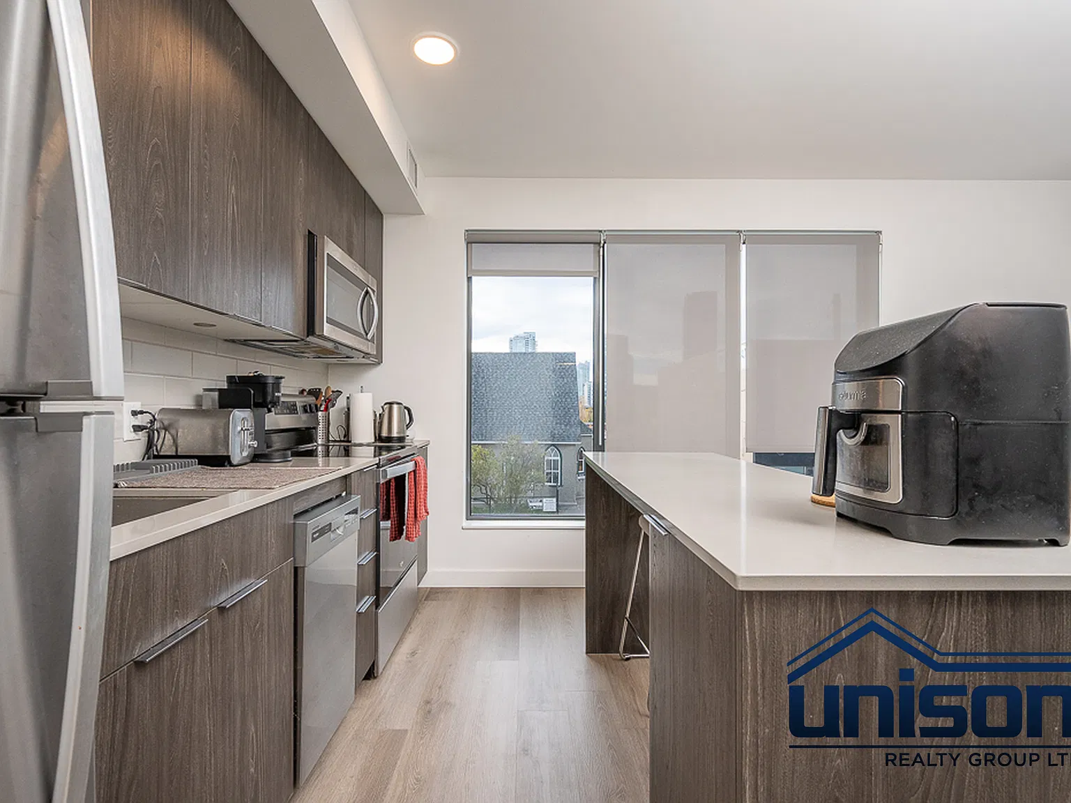 2 bed, 822 sqft, $2,250 — Photo 3