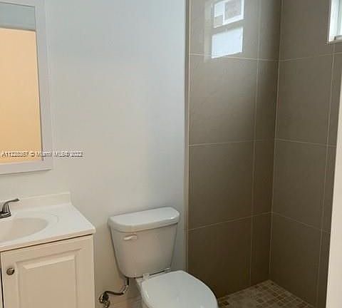 5th image of 1533 W 26th Ct #2B