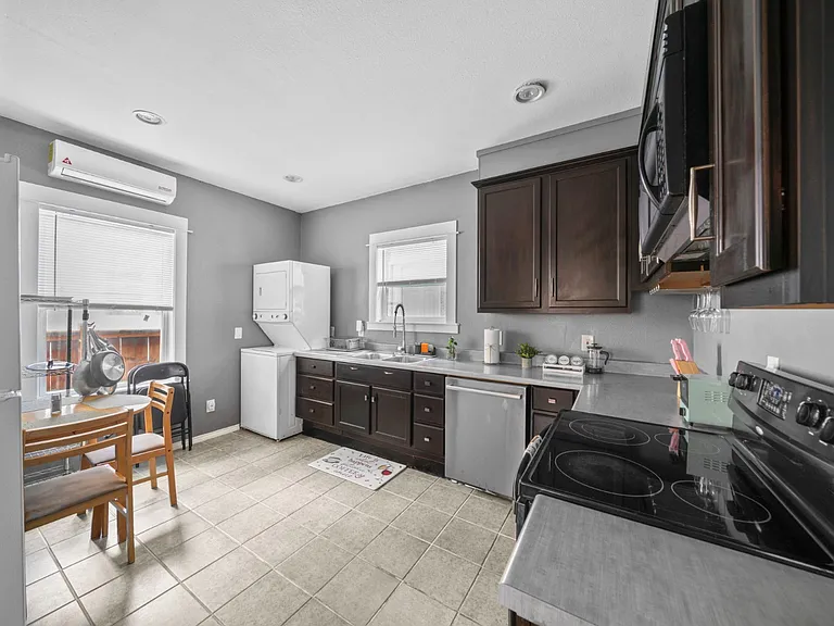 16 Delmar St #A — Photo 7