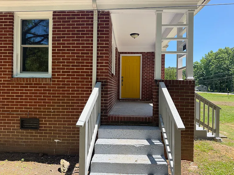 10910 Doyle Blvd — Photo 2