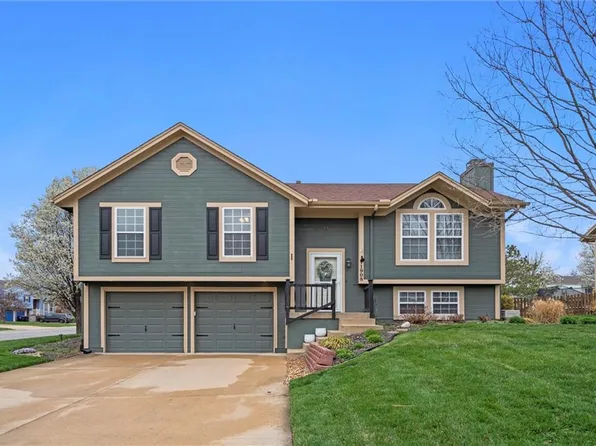 1908 Arapaho Ct, Greenwood, MO 64034