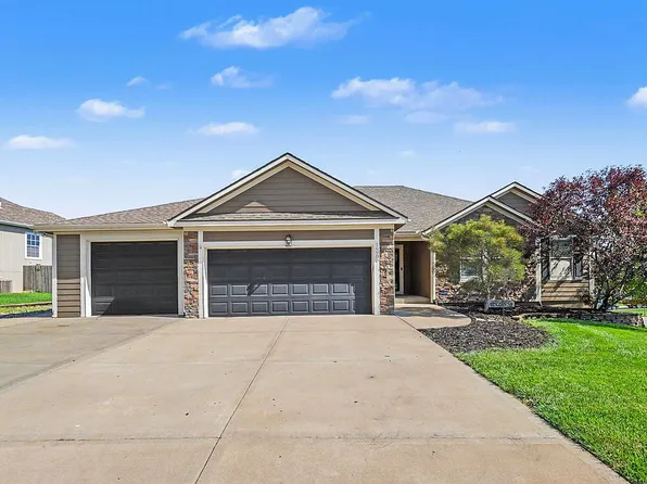 16900 Juniper Dr, Basehor, KS 66007