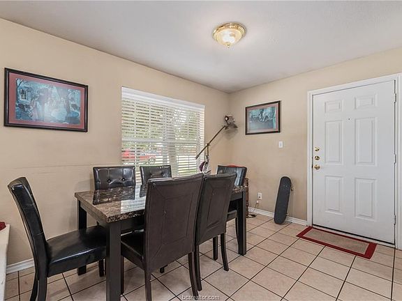 3rd image of 2009-2011 Legacy Ln
