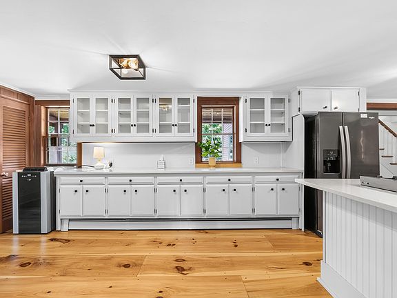 4th image of 171 Summer Street