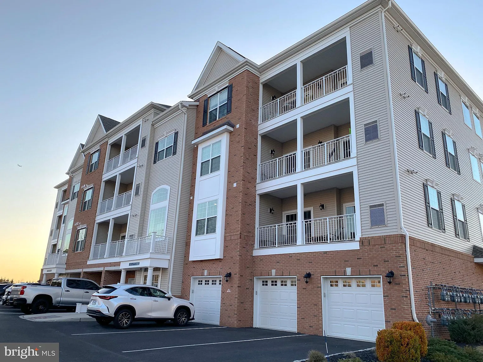 2 bed, 2.0 bath, 1196 sqft, $3,100 — Photo 4
