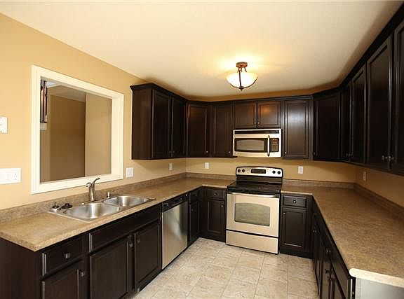 5th image of 741 Cavalier Dr