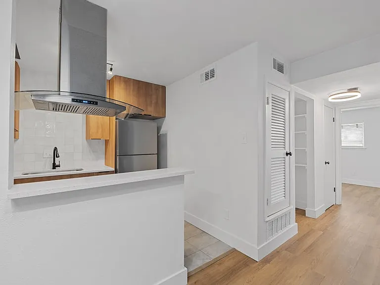 CrestHaus Apartments — Photo 31