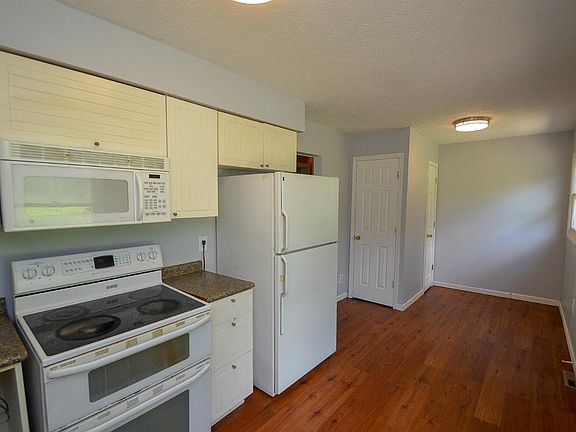 5th image of 138 Willard Ave