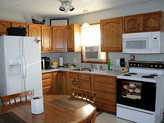 Kitchen. OPEN KITCHEN & DINING TO GREAT ROOM. KITCHEN APPLIANCES INCLUDED