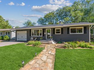 122 S 19th St, St Charles, IL 60174