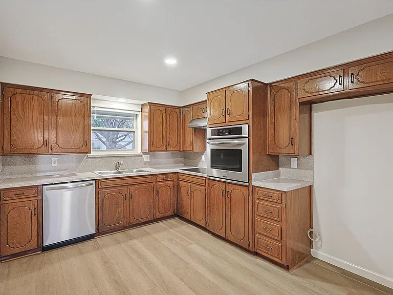 7517 Meadowbrook Dr — Photo 8