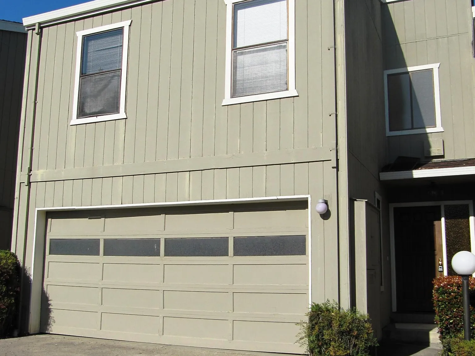 2 bed, 2.5 bath, 1205 sqft, $3,200 — Photo 2