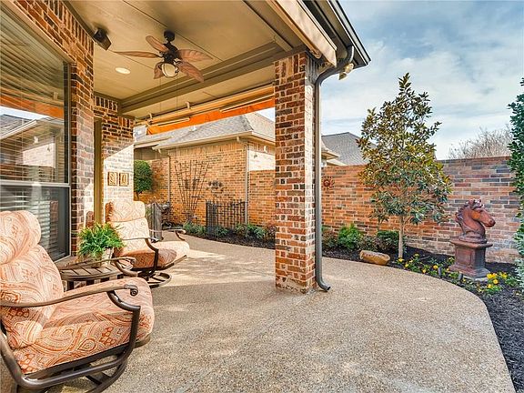 4th image of 226 Versailles Ln