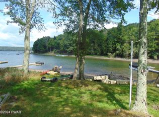 101 Courtney Ln, Greentown, PA 18426