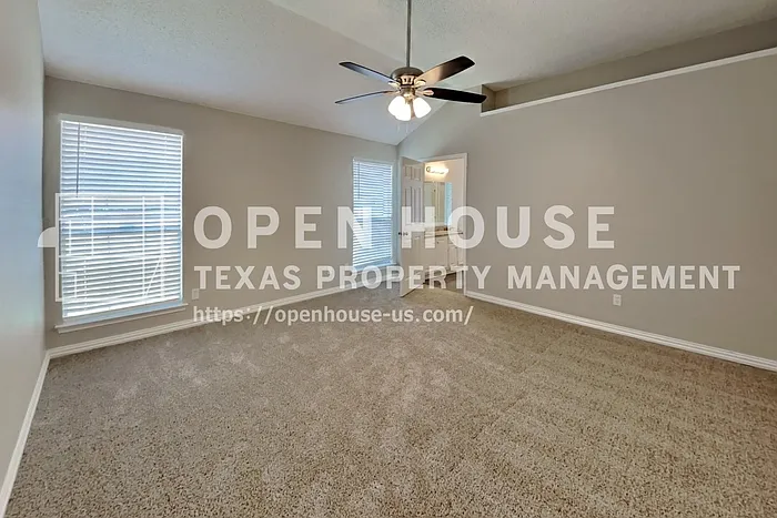 2222 Edinburgh St — Photo 11