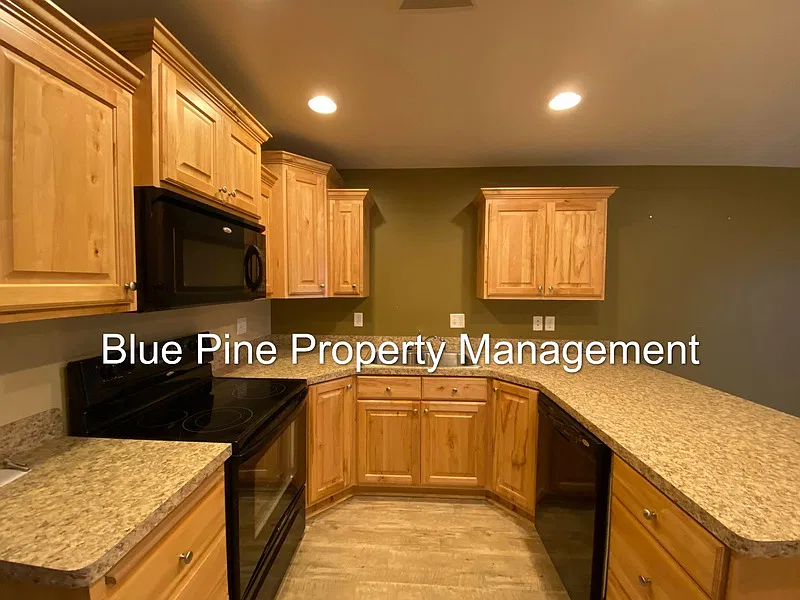 3 bed, 2.0 bath, 1302 sqft, $1,500 — Photo 4