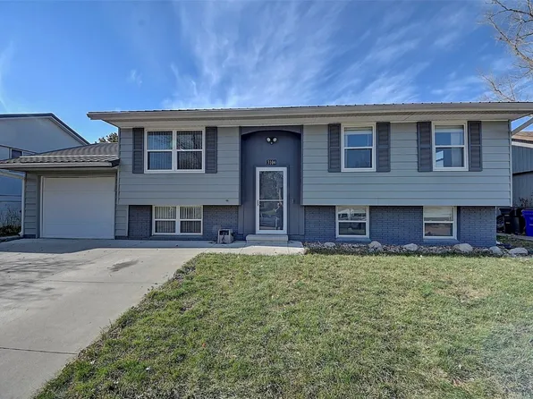 3104 Stratford Ln SW, Cedar Rapids, IA 52404