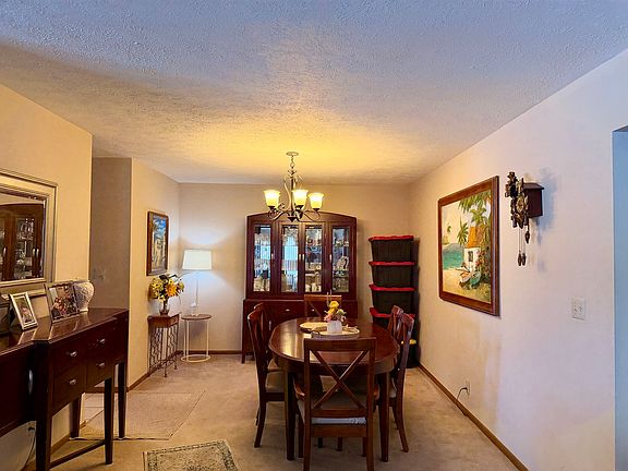 3rd image of 774 Tulip Ln #0