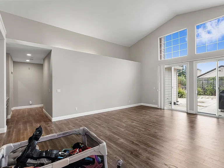 129 Biscayne Way — Photo 9