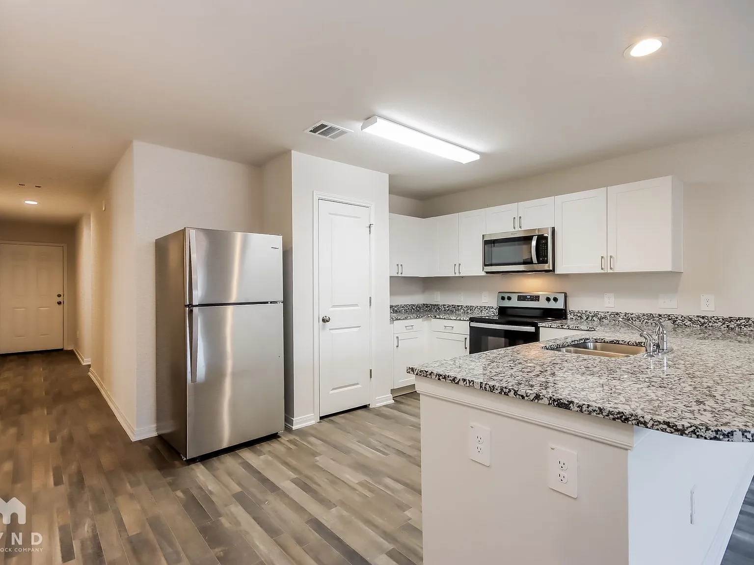4 bed, 2.0 bath, 1400 sqft, $1,599 — Photo 4