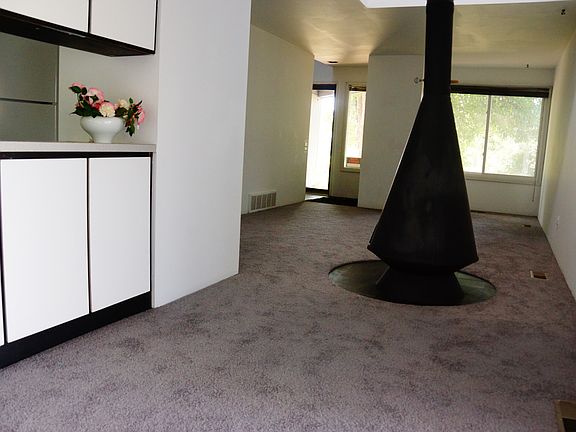 Living & Dining Room - View South