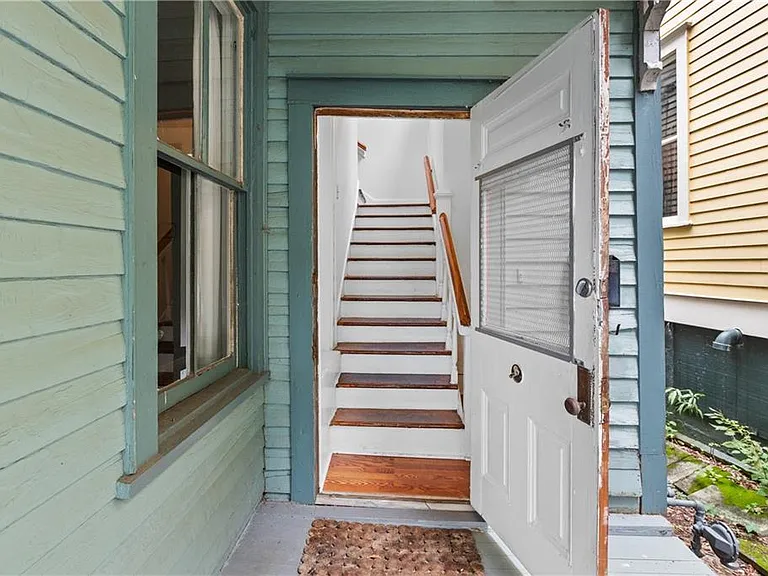 235 Elizabeth St NE #B — Photo 2