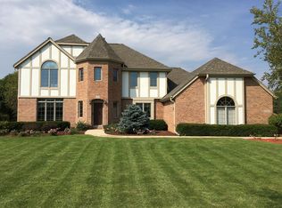 W337S9415 Valley View Dr, Mukwonago, WI 53149