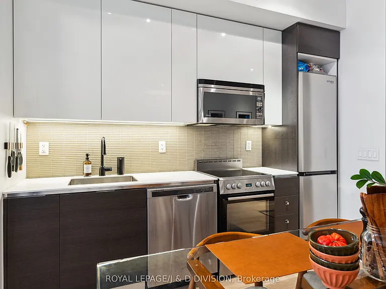 8 Dovercourt Rd #207 — Photo 9