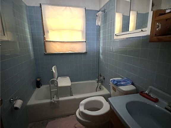 5th image of 2501 Kenwood Dr SW