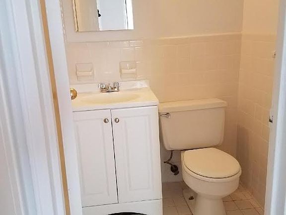 3rd image of 409 N Broadway APT 38