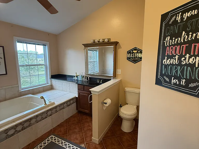 1006 Glendevon Dr — Photo 31