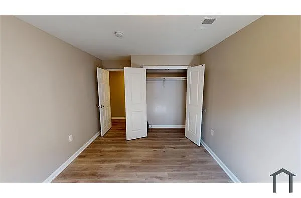 Building Photo - 422 Chesapeake St SE #21