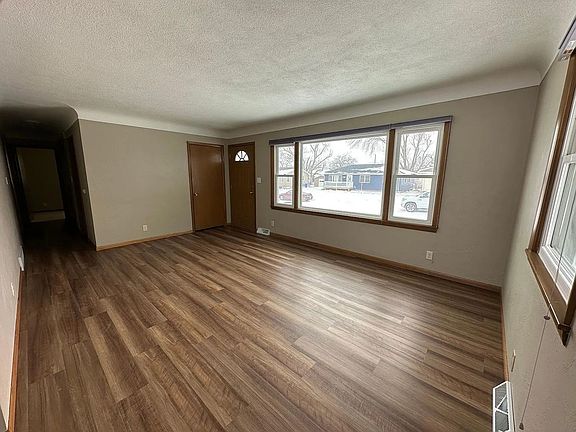 5th image of 1632 47th St NE
