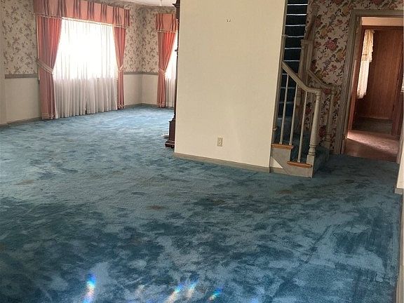 4th image of 600 E Broadway Ave