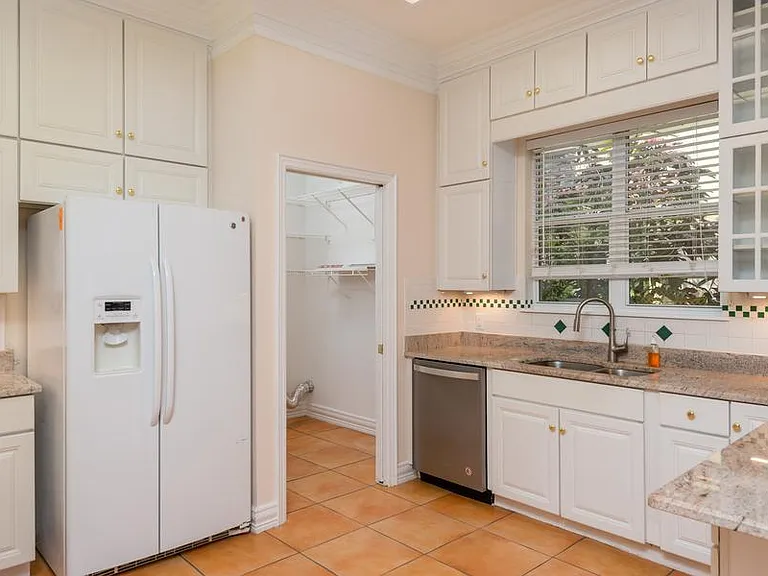 1607 Deleon St — Photo 18