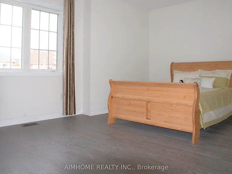39 Scrivener Dr — Photo 19