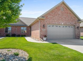 1913 Dunraven Rd, Bloomington, IL 61704