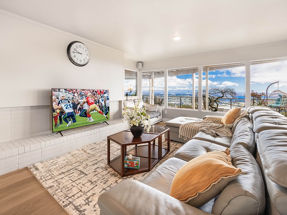 This spacious open-concept living area features a cozy leather sectional sofa, a stylish coffee table,a 65-inches Smart TV and large windows showcasing stunning views. Perfect for relaxing or gathering with loved ones!
