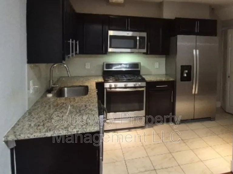 1131 Sterling Ave — Photo 3