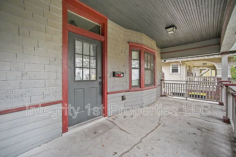 2 bed, 1.0 bath, 1002 sqft, $2,100 — Photo 4